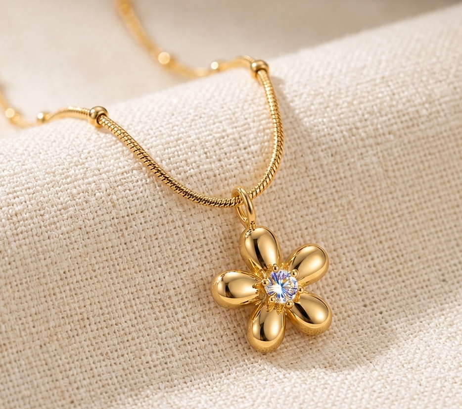 Daisy Charm Pendant Necklace 18k Gold Plated